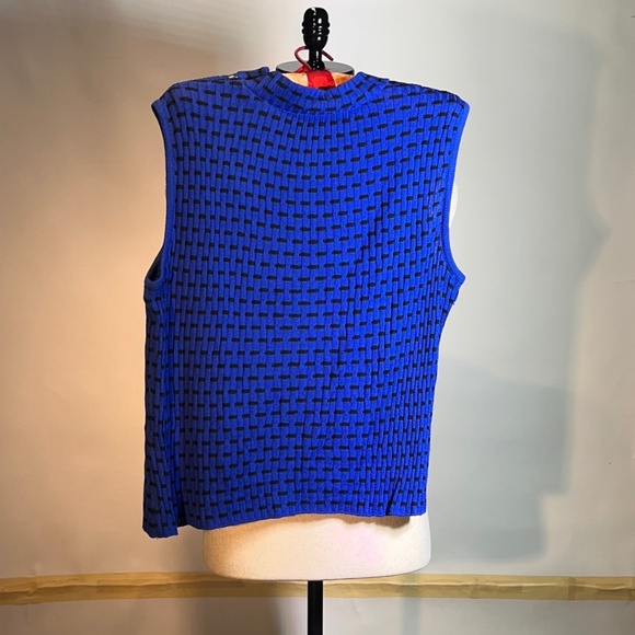 St. John MOCK TURTLENECK SLEEVELESS SWEATER - Picture 2 of 4